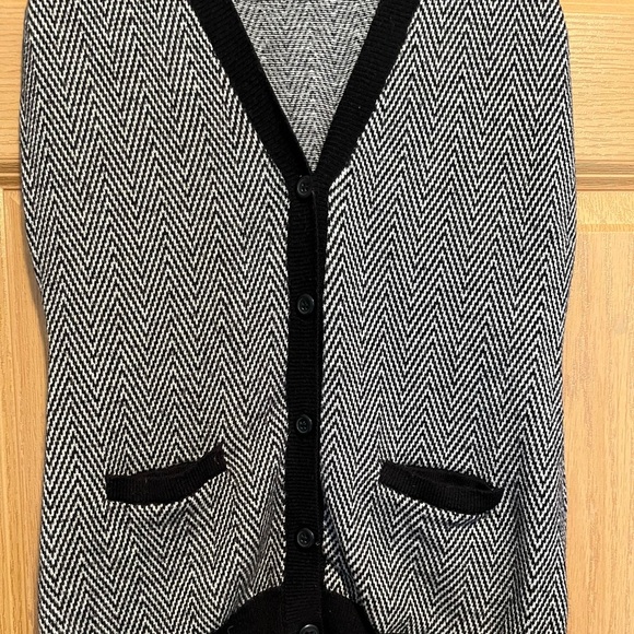 Chevron Knitted V Neck Vest - Picture 3 of 11